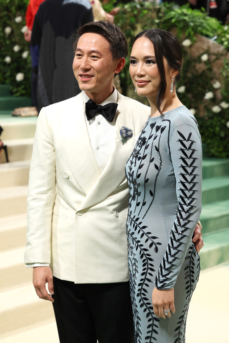 Shou Zi Chew si Vivian Kao la The 2024 Met Gala cu tema Sleeping Beauties: Reawakening Fashion" at The Metropolitan Museum of Art, 6 mai 2024, New York. Foto: Profimedia