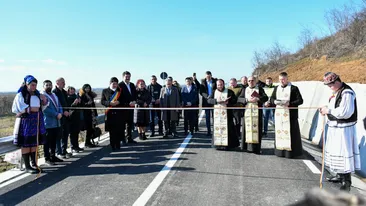 Drumul din România care nu duce, de fapt, nicăieri. Orașul în care a fost inaugurată o șosea blocată