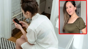 Obișnuiești să îți iei telefonul mobil cu tine în toaletă? Nu mai face asta! Ce a pățit această tânără