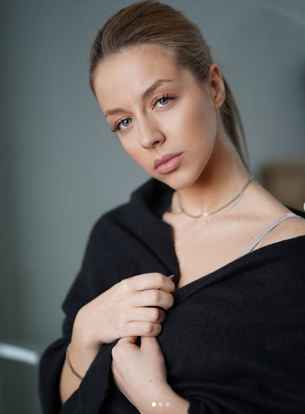Așa arăta Jennifer Dumitrescu în 2008, când o juca pe micuța Carina în telenovela Îngerașii. Din ce face bani și cum arată acum, la 23 de ani