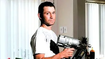 Si-a impuscat singur un cui in cap