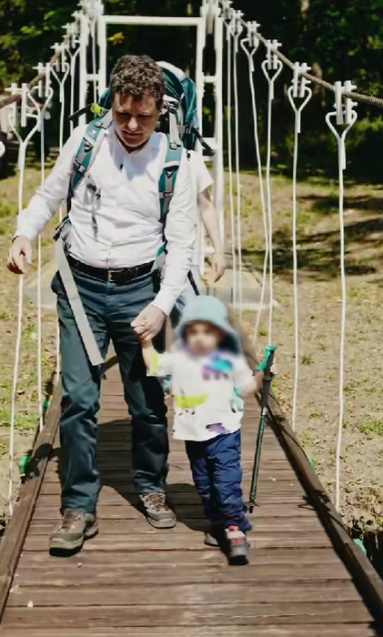 Nicușor Dan și familia lui s-au plimbat în natură/ Sursa foto: TikTok