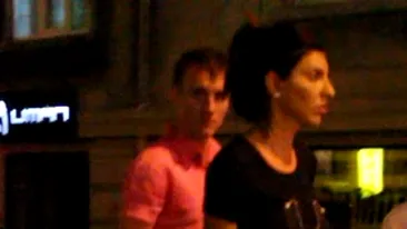 Imagini fabuloase! VIDEO Tonciu sI Mitea, devastati dupa sase ore in care au inrosit pacanelele! Andreea a bagat suta dupa suta si s-a facut de ras in casino!