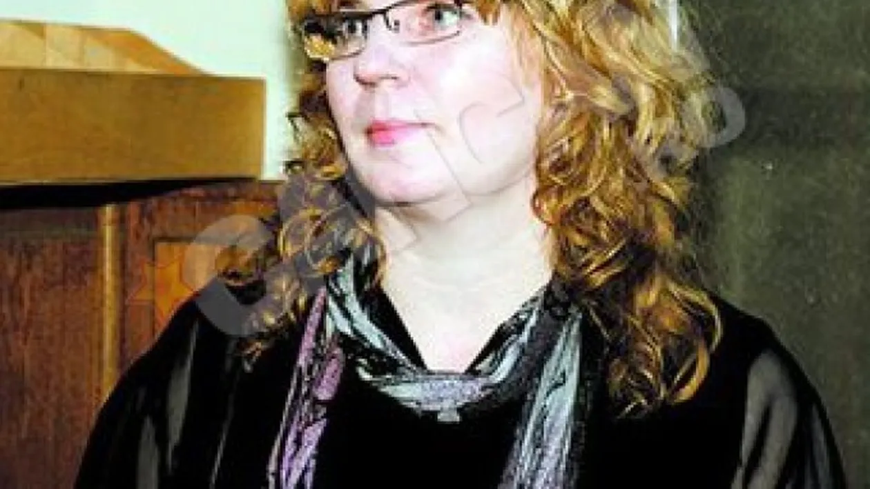 Au trecut doar 3 ani de la moartea lui Adrian Paunescu si a fost deja dat uitarii! Ea e singura care trece mereu pe la mormant!