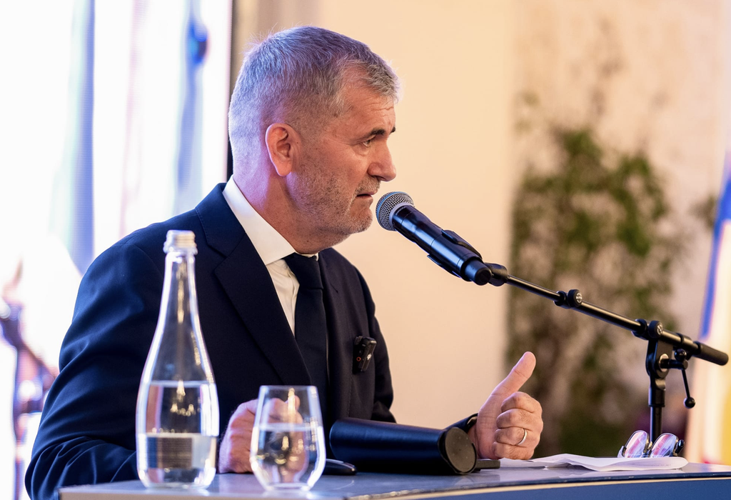 Cine este milionarul român care merge cu metroul, deși are avion privat. Motivul pentru care preferă transportul în comun