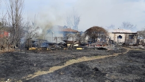 După Vrancea și Giurgiu, incendiu puternic de vegetație și în Dâmbovița | FOTO + VIDEO