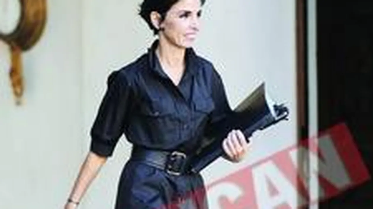 Papusa Barbie din Guvernul de la Paris