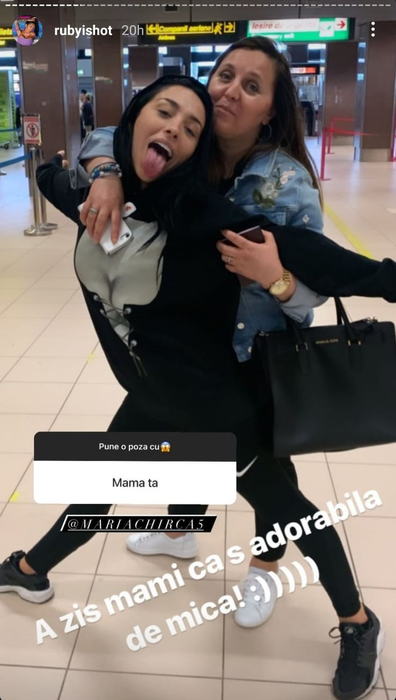 Ruby, transformată de operațiile estetice! A postat imagini din adolescență și o poză de album cu mama ei
