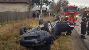 Politician implicat într-un accident spectaculos, în Dâmbovița. Mașina în care se afla s-a răsturnat în șanț