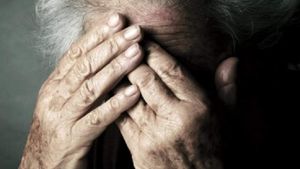 O bătrână, în vârstă de 94 de ani, a sunat la Poliție spunând că a fost victima unui jaf. Ce au descoperit, de fapt, oamenii legii când au ajuns la fața locului