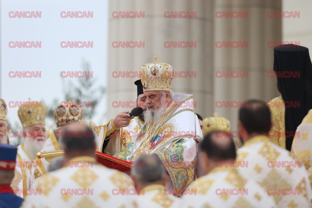 LIVE TEXT | Se sfințește Catedrala Mântuirii Neamului de către Patriarhul Ecumenic Bartolomeu I al Constantinopolului și Patriarhul Daniel al Bisericii Ortodoxe Române