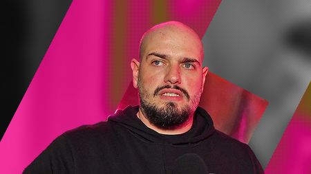 BRomania a trecut prin clipe de groază, alături de tovarășul lui: “Am dormit 10 ore pe bancă, în Chișinău!”