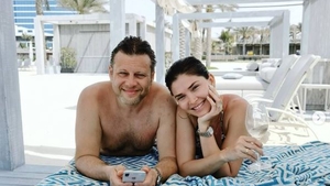 Cum s-a fotografiat Alina Pușcaș, în vacanță, alături de o prietenă. Fanii au reacționat imediat: “Dacă se ia?”