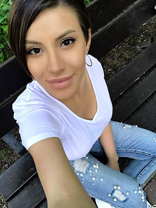 NICOLETA NUCĂ şi-a schimbat look-ul! Cum arată cântăreaţa de când a intrat în tabăra roşcatelor