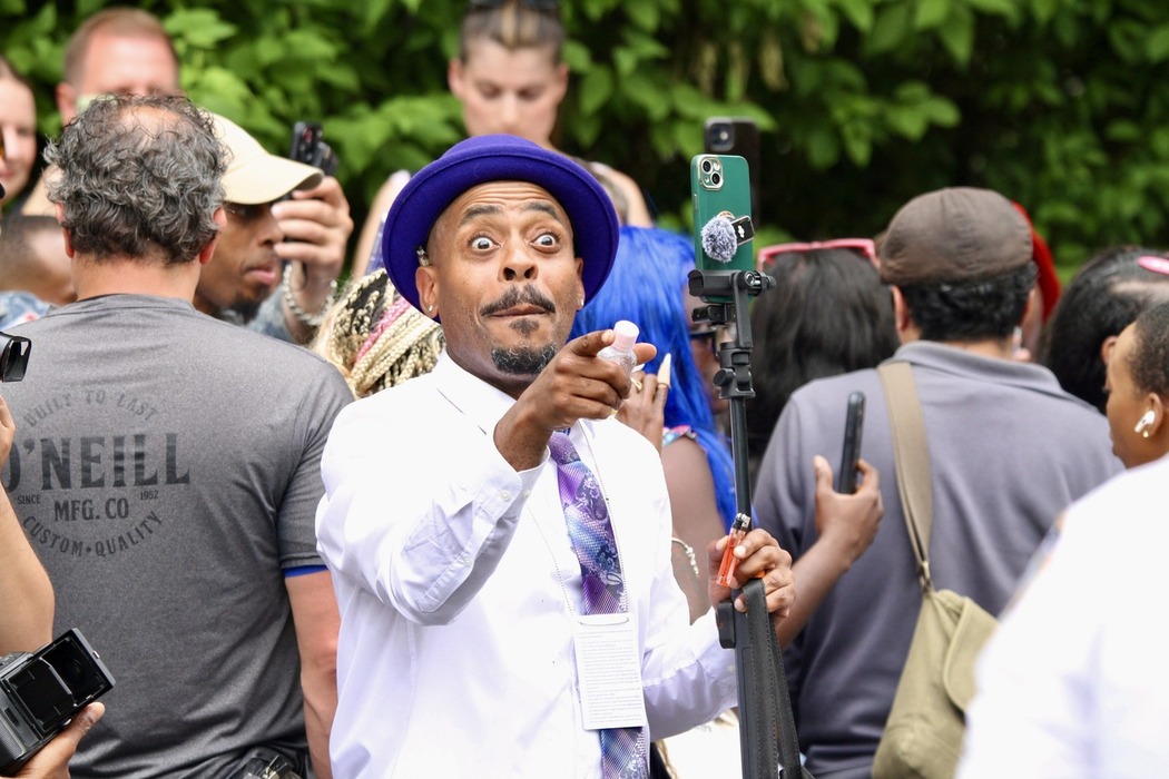 Fanii lui Sean „Diddy” Combs sărbătorind verdictul juriului. Foto: Profimedia
