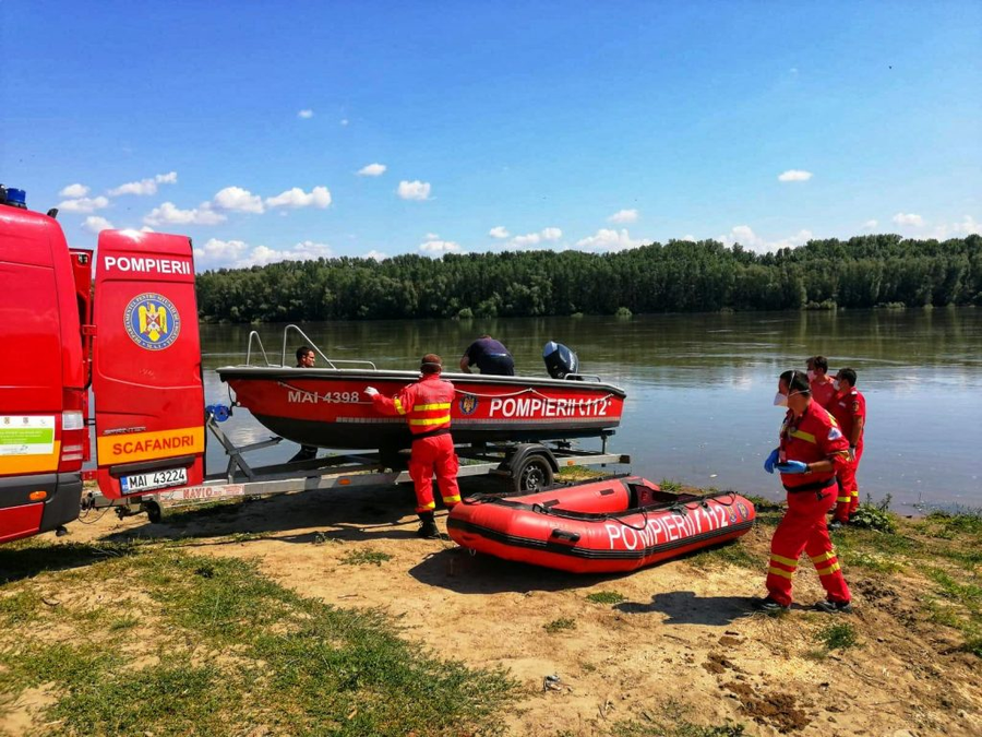 Un copil până în 15 ani a dispărut în apele fluviului Dunărea, iar scafandrii au început o misiune contracronometru după apelul făcut la 112