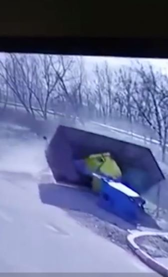 A înlemnit! Ce a pățit o femeie din Gorj, după ce a ieșit să ducă gunoiul