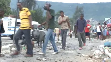 Ramai mut! La un an de la cutremur, Haiti a ajuns doar o groapa de gunoi