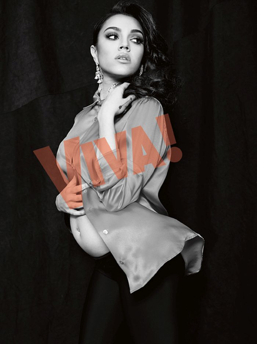Karmen a dezvăluit sexul bebelușului! Fiica lui Adi Minune, pictorial sexy cu burtica de gravidă. Sursa foto: viva.ro