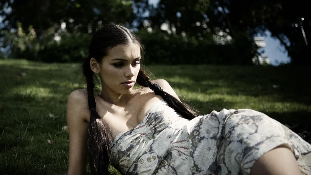 Este manechin de talie internationala, dar ar face orice pentru bani! Roxana Paraschivoiu: As lucra si vanzatoare la aprozar!