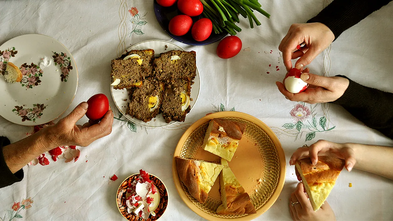 Ouăle se ciocnesc abia după ce… Ce ritual trebuie să urmezi la prima masă de Paşte