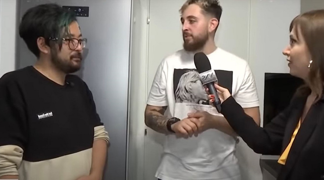 De la Contanța, Rikito Watanabe a ajuns cu treabă în București: să își repare bolidul care are 660 de cai, în urma modificărilor care i-au fost făcute. Ulterior, el a trecut pe la Ștefan Borleanu © captură video Antena Stars