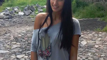 Antonia iubeste vara! Uite ce bine ii sta cu o coronita de flori pe cap!