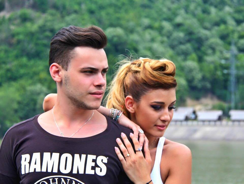 Încă un tinerel pe lista Cristinei Spătar? Cu cine s-a fotografiat artista