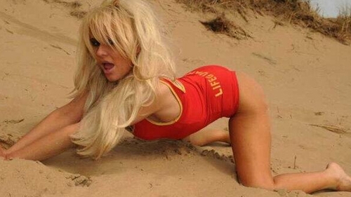 A cheltuit mii de euro ca sa arate ca Pamela Anderson! Cum arata dupa transformarea fabuloasa prin care a trecut