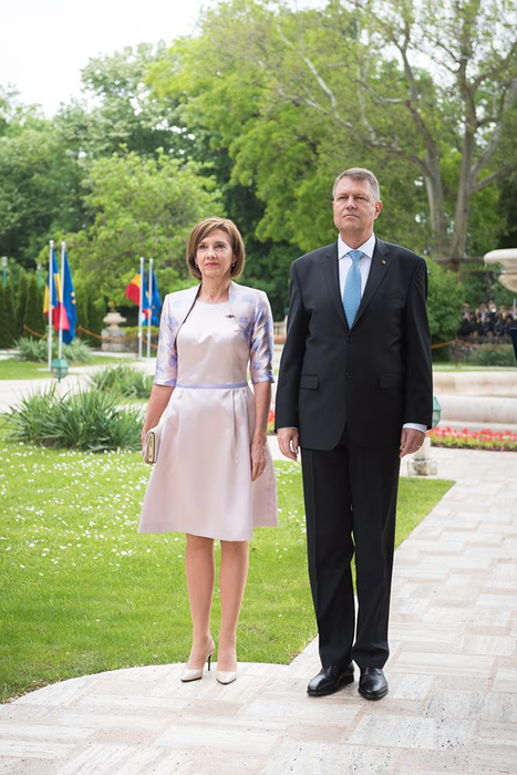 320.000 de euro dintr-o lovitură! Klaus Iohannis și soția lui au pus mâna pe mai multe imobile din Sibiu