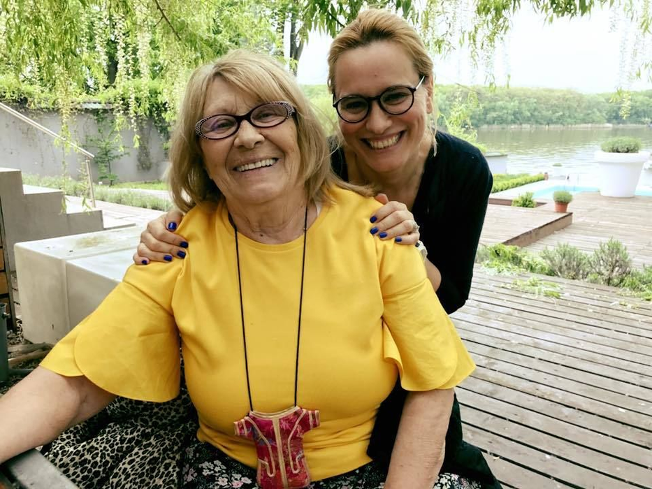 Cum a reacționat Alexia Eram după ce a fost jignită în public! Fiica Andreei Esca, filmată cu masca medicală pe față