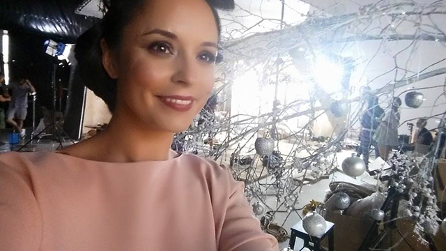 Are 40 de ani, dar se poarta mai ceva ca tinerelele! Incredibil cum s-a afisat fosta zana a surprizelor!
