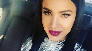 ADELINA PESTRIŢU, terorizată! După ce şi-a pus silicoane, fanii au asaltat-o. „Chiar par din plastic“