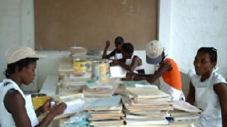 Haitienii, "prizonieri" in SUA, dupa ce au fost expediati chiar de americani!