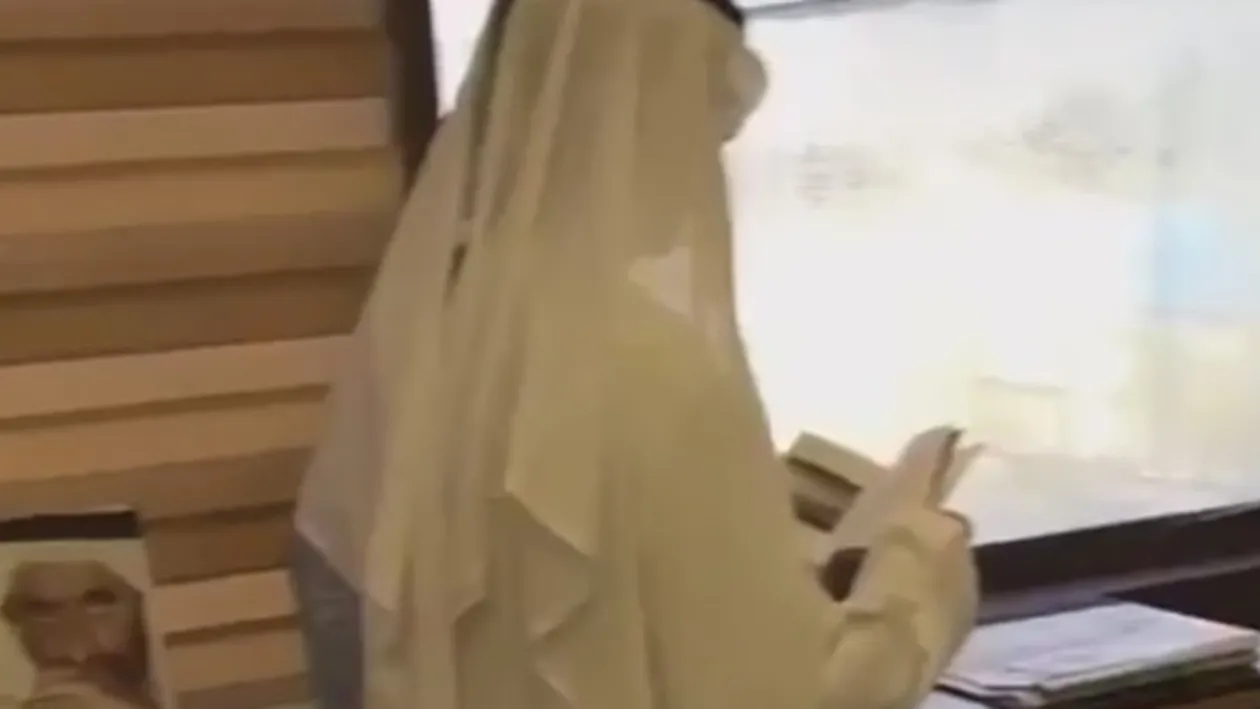 Şeicul din Dubai a decis să le facă surpriză angajaţilor guvernamentali, aşa că le-a făcut o vizită duminica. A avut un ŞOC atunci când a intrat în birouri