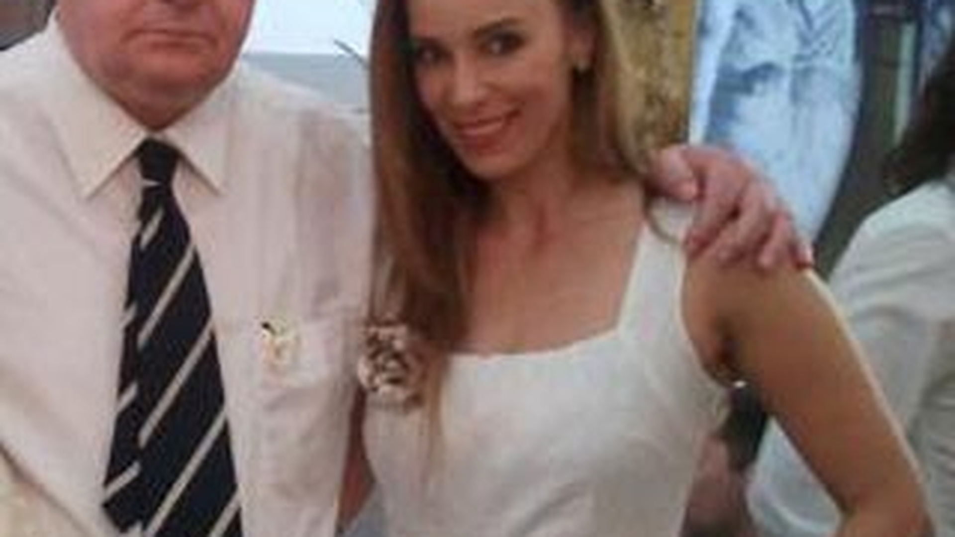 Annes: "Corneliu Vadim Tudor m-a invitat la el si mi-a facut un cadou"