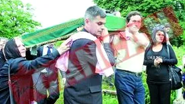 Melek Amet, inconjurata doar de barbati la inmormantare