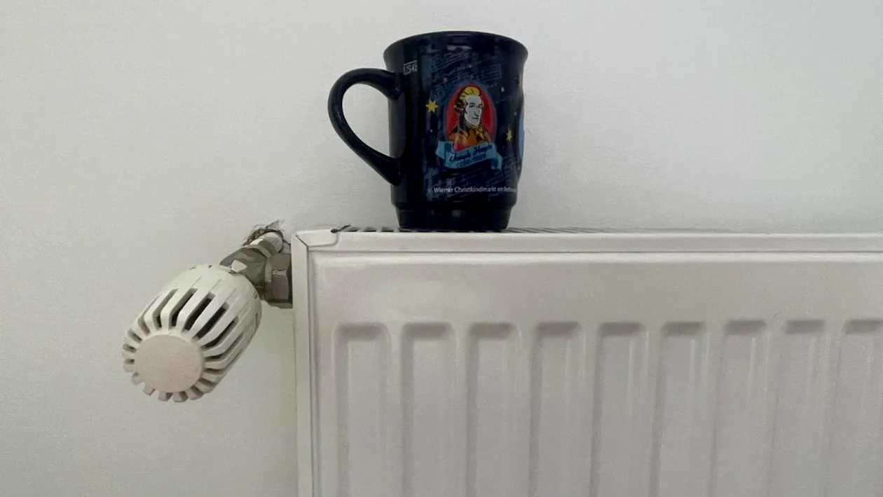 De ce trebuie să pui o cană cu apă pe calorifer iarna. Trucul la care apelează mulți oameni