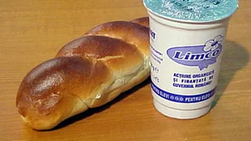 Zece elevi din Constanta s-au intoxicat dupa ce au mancat corn si lapte la scoala