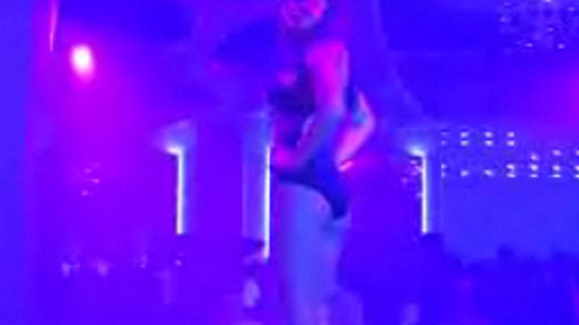 Video Ploiestiul si-a tras club de fitze - Sky Club
