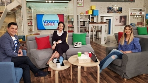 A purtat o ţinută neobişnuită pentru stilul ei: "Mergi la schit?". Andreea Marin "se încuscreşte" cu fostul ei coleg, Cove: "Merg relaţiile cu băieţii mai mici"