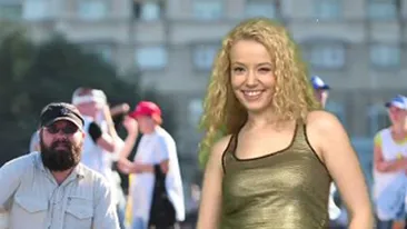 Imnul iesirii din criza a Romaniei! Cea mai tare melodie care te va face sa uiti de factura la intretinere: Nimic nu imi lipseste, salariile creste, FMI plateste