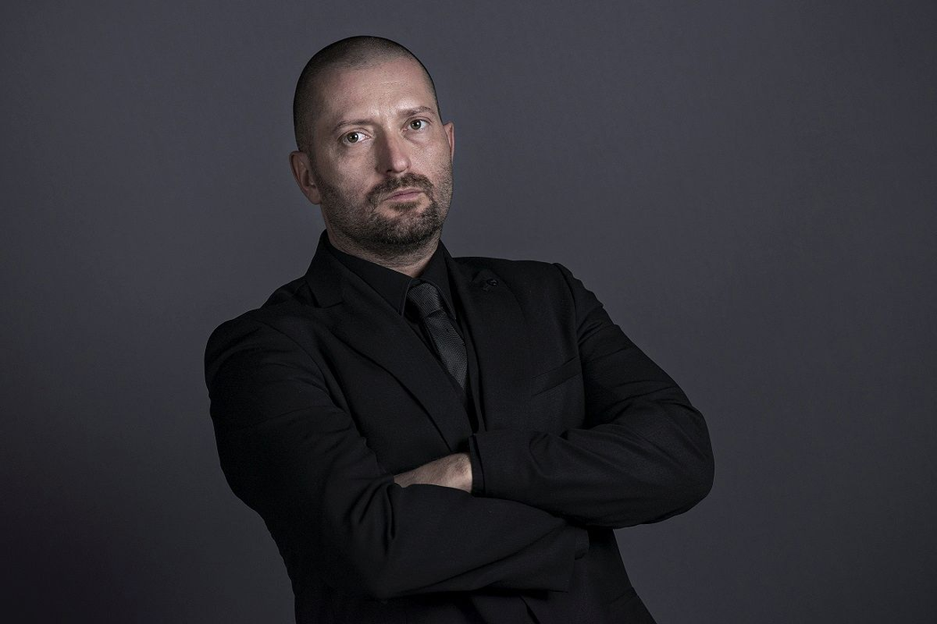 Îţi vei schimba total părerea despre el! Ce studii are Cheloo şi care este numele lui real