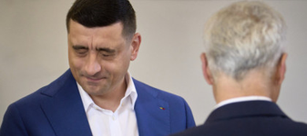 Prăbușirea like-urilor la postările lui Simion și ale influencerilor lui Georgescu: există o legătură cu centrele Yandex din Rusia?