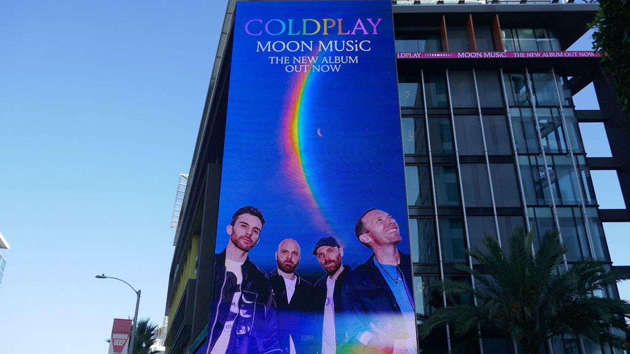 Los Angeles, California, SUA 12 octombrie 2024 Coldplay Moon Music Billboard la Pendry Hotel de pe Sunset Blvd pe 12 octombrie 2024 în Los Angeles, California, SUA. Foto: Profimedia