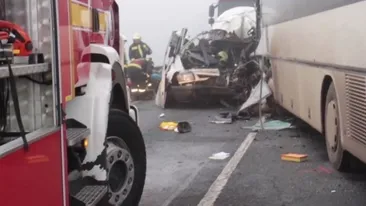 Un microbuz cu nouă românce, implicat într-un accident, în Italia!