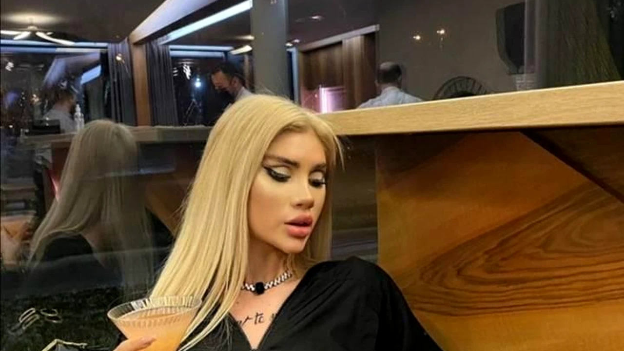 Bia Khalifa şi Fulgy, cel mai dubios cuplu din showbiz! Au dormit  împreună, iar fiul Clejanilor a filmat tot. VIDEO