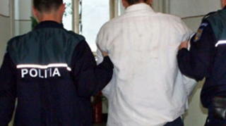 Un barbat din Botosani a fost jefuit de peste 30.000 de euro de patru persoane