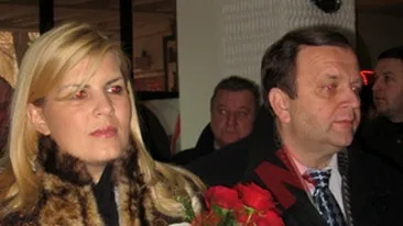 Elena Udrea, vizite-fulger in Suceava si Harghita! A primit o bundita si a inaugurat o partie
