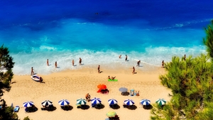 Românii au de plătit o nouă taxă dacă vor în concediu în Grecia! Câți bani trebuie să scoată din buzunar